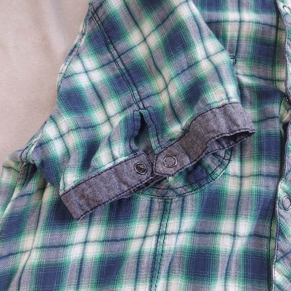 Eighty Eight Platinum Short Sleeve Flannel Button Up Plaid Shirt, Small - Picture 4 of 9